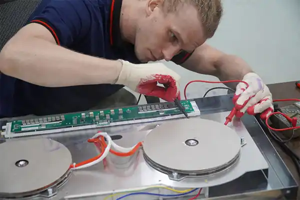 Nguyên Nhân Và Cách Sửa Bếp Từ Báo Lỗi E4 Hiệu Quả3
