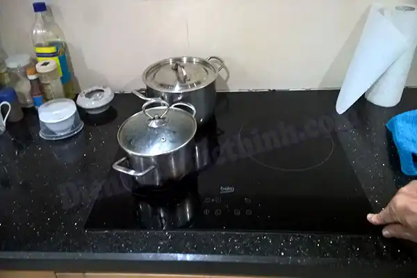 Nguyên Nhân Và Cách Sửa Bếp Từ Báo Lỗi E4 Hiệu Quả4