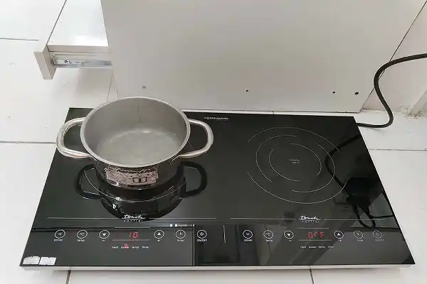 Bếp từ kangaroo báo lỗi E2 là gì? 