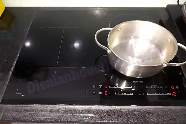 Hướng Dẫn Sửa Bếp Từ Chạy Ngắt Liên Tục Tại Nhà1