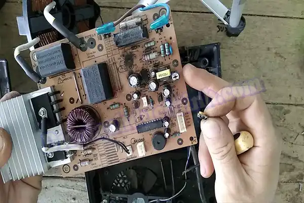Bếp từ chạy ngắt liên tục