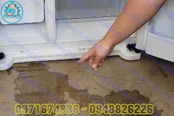 Tủ lạnh bị chảy nước dưới gầm