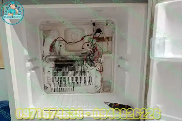 Tủ lạnh bị đóng tuyết ngăn mát không lạnh