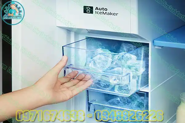 Tủ lạnh làm đá tự rơi Hitachi