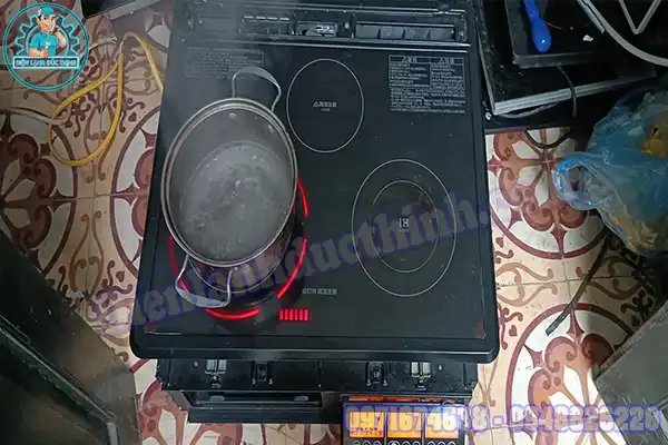 Cảm biến nhiệt bếp từ có tác dụng gì?