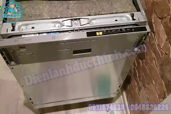 Các lỗi của máy rửa bát Electrolux 8 bộ