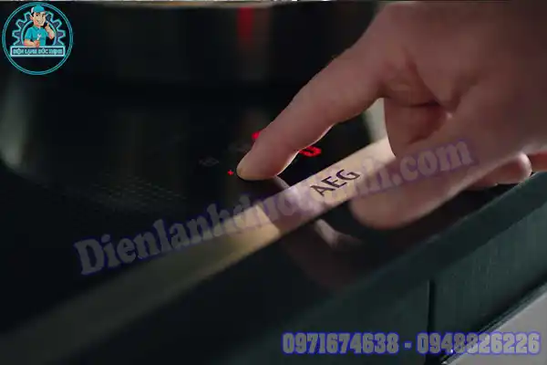 Bếp từ AEG báo lỗi E8