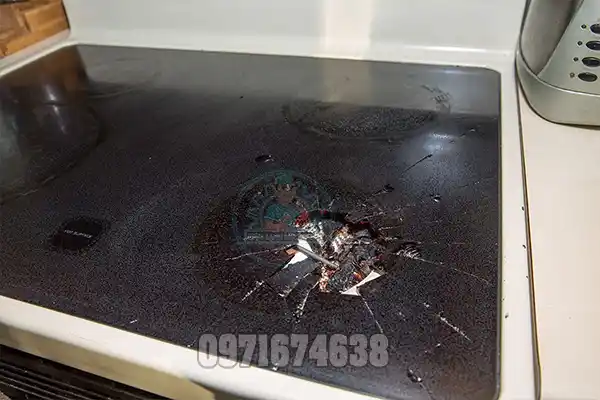 Thay mặt kính bếp từ bị nứt vỡ tại nhà